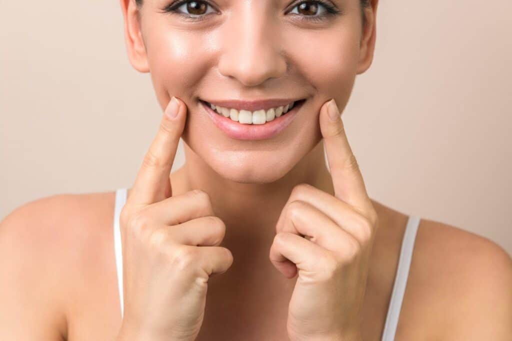 Dental Bonding Vs. Veneers In Albania: Which Smile Makeover Lasts Longer?